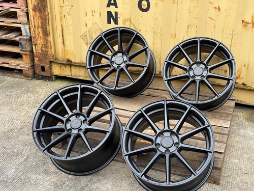 Black alloy wheels - black,